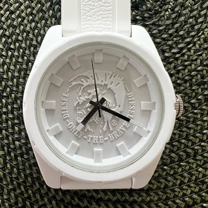 DIESEL Mens Premium Fashion Watch white rubber band 44mm case size